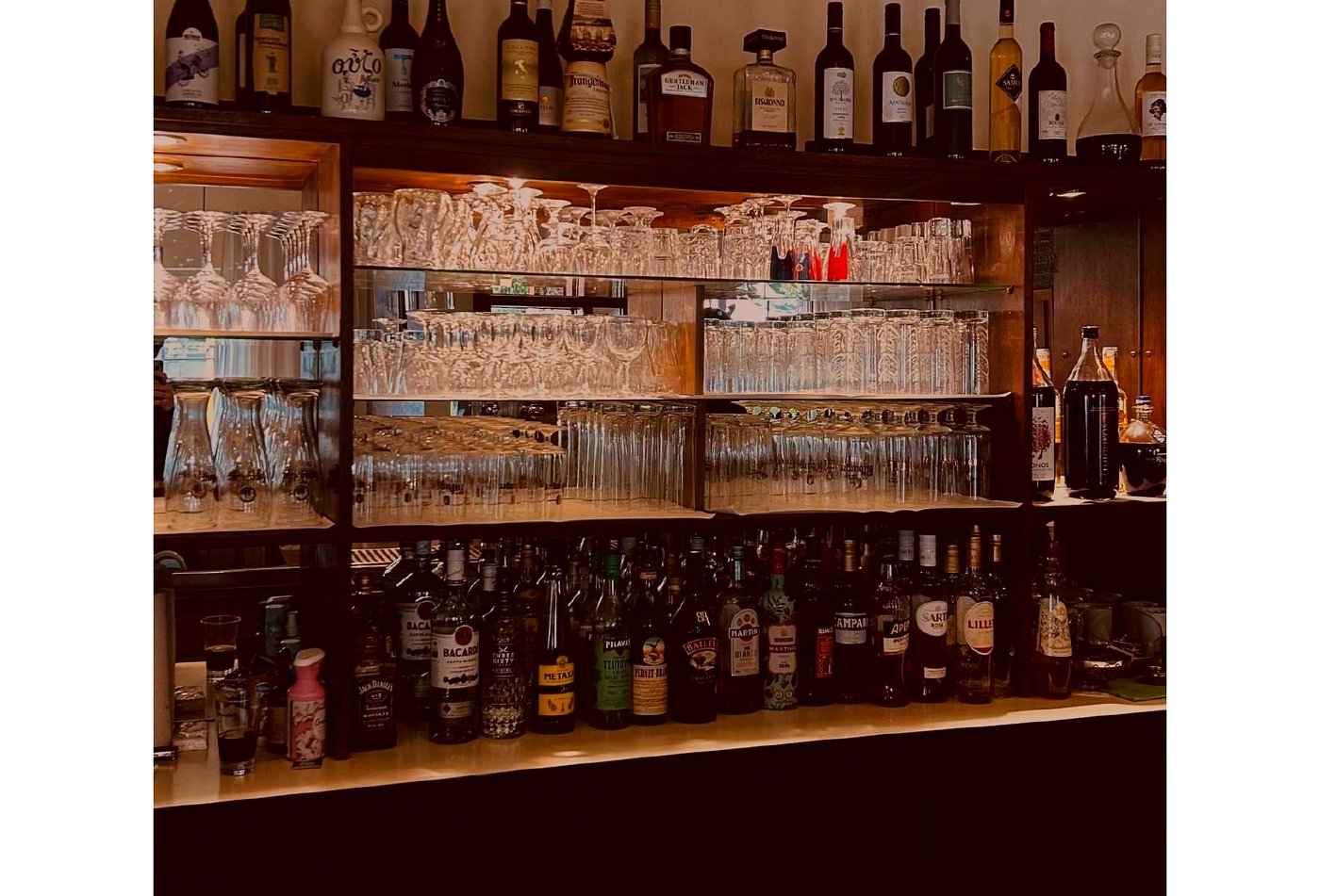 Bar von Zur Quelle mit griechischen Spirituosen